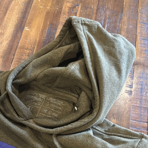 Mens Patagonia Olive Green Hoodie with Graphic Design Size Small - Picture 6 of 7